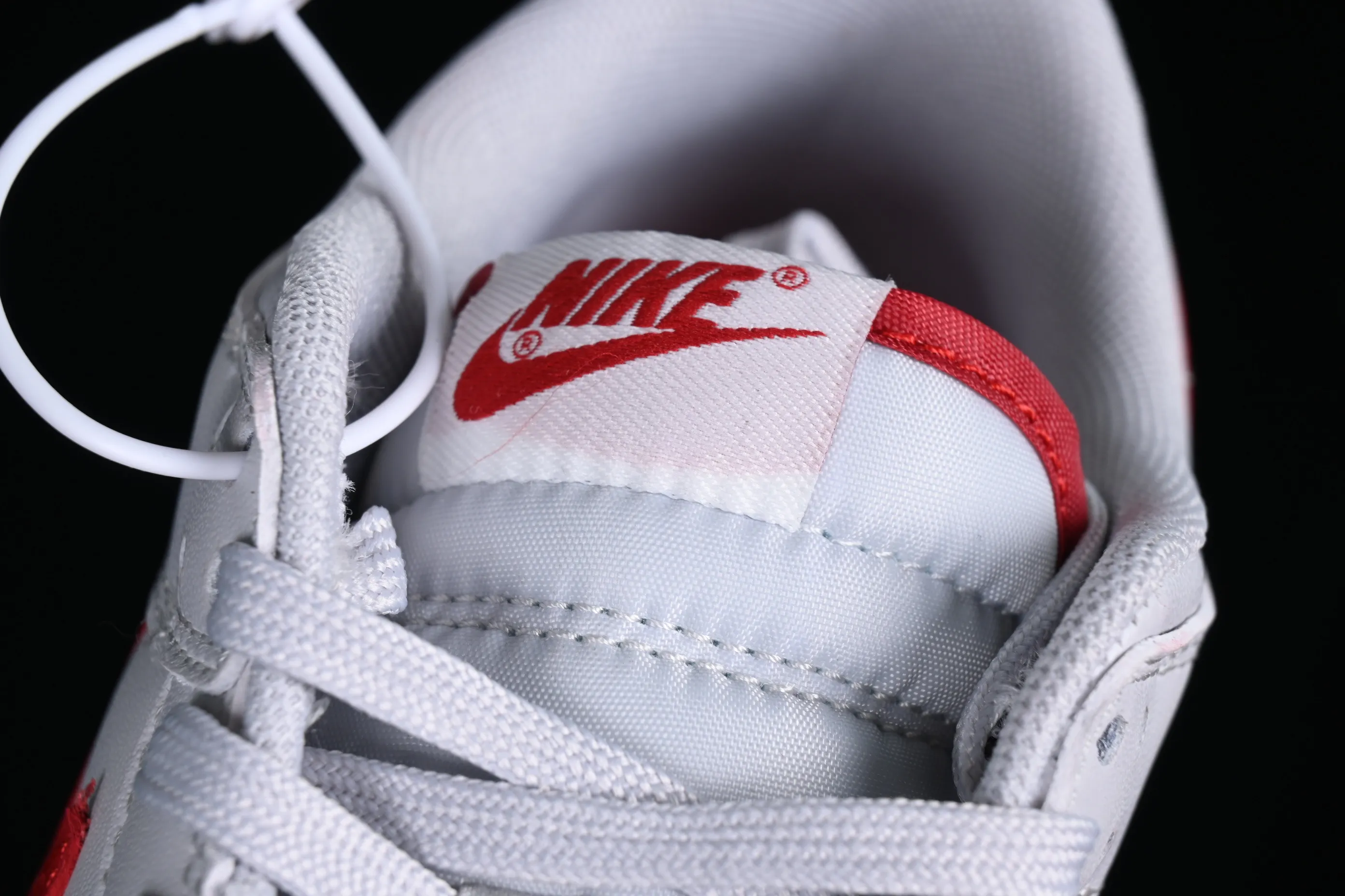 All Categories Nk SB Dunk Series Nk SB Dunk Low Low-top sneakers Cost-effective version Nk Dunk Low "Vast Grey/Varsity Red" Gray and red Bugs Bunny SB low-top sports and leisure sneakers FJ0832-011